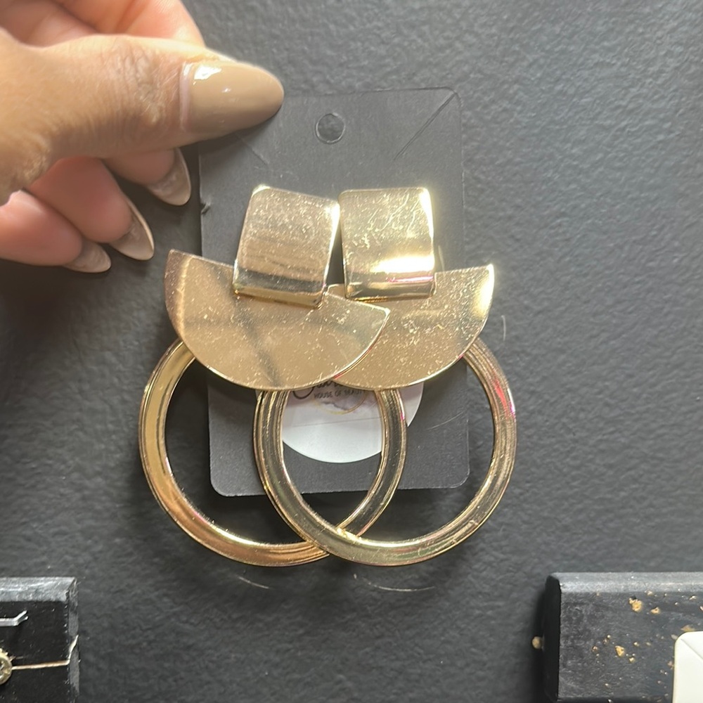 Elegant Gold Hoop Earrings